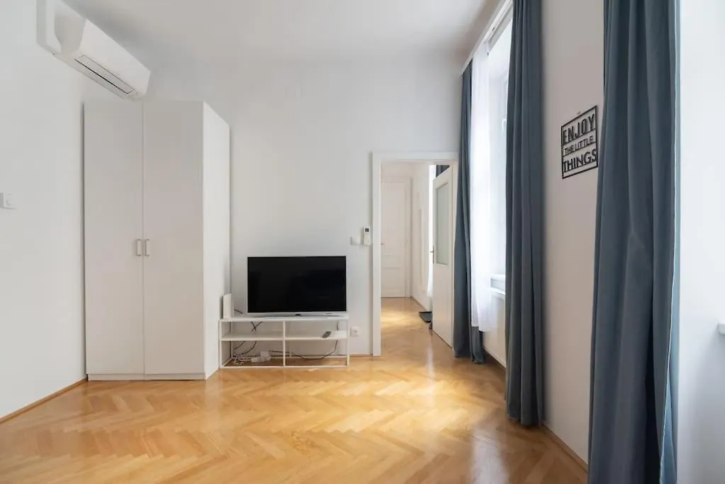 Altbau Traum Mit Klimaanlage Im Zentrum, Ruhelage Vienna
