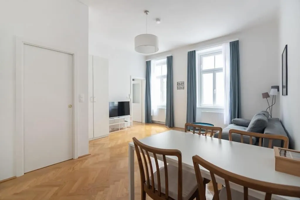 Altbau Traum Mit Klimaanlage Im Zentrum, Ruhelage Viena Apartamento