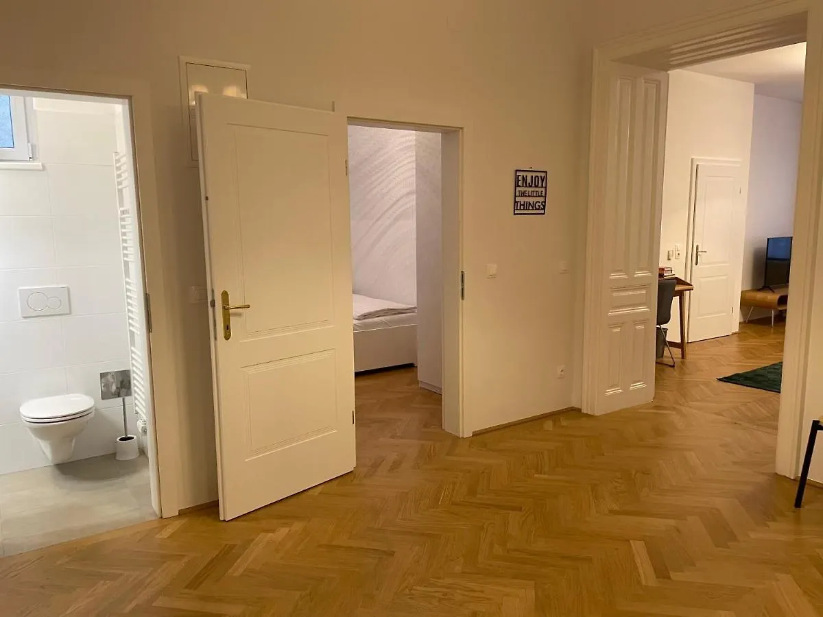 Altbau Traum Mit Klimaanlage Im Zentrum, Ruhelage Viena Apartamento