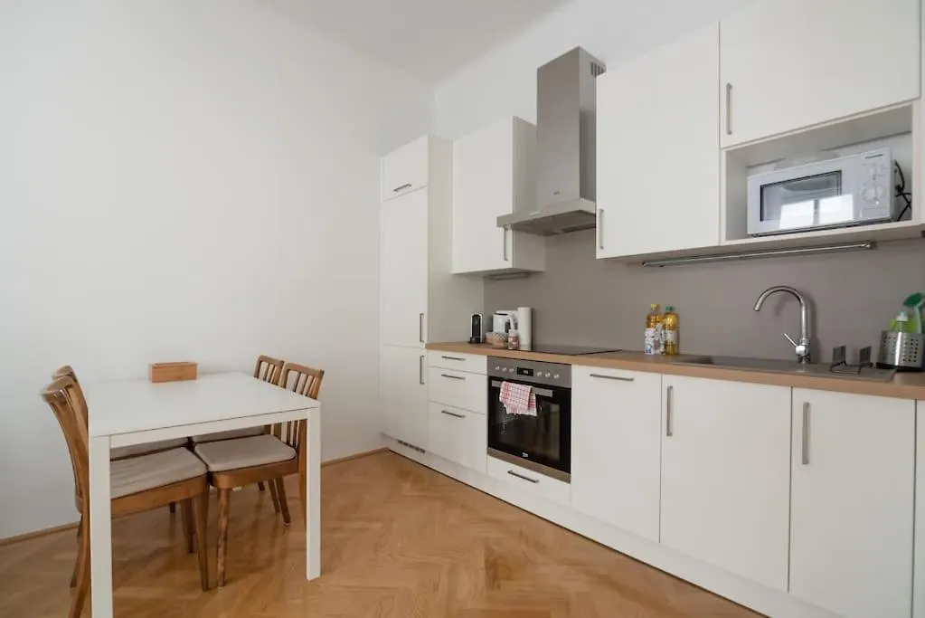 Apartamento Altbau Traum Mit Klimaanlage Im Zentrum, Ruhelage Viena