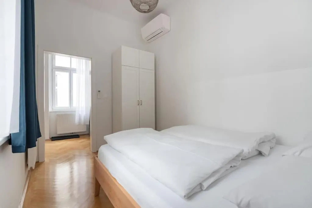 Altbau Traum Mit Klimaanlage Im Zentrum, Ruhelage Viena 0*,  Áustria