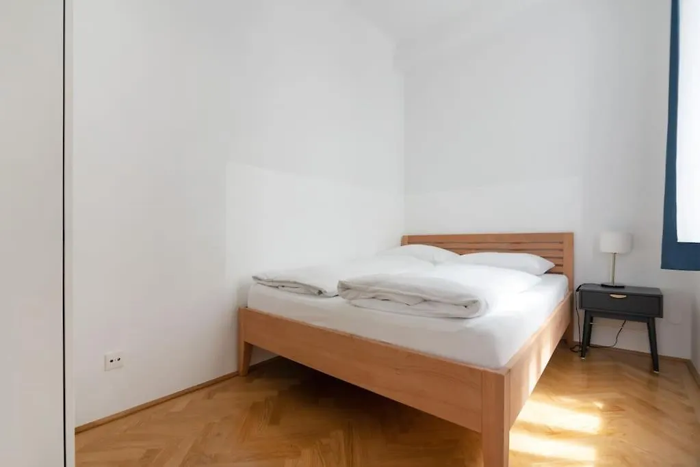 Apartamento Altbau Traum Mit Klimaanlage Im Zentrum, Ruhelage Viena