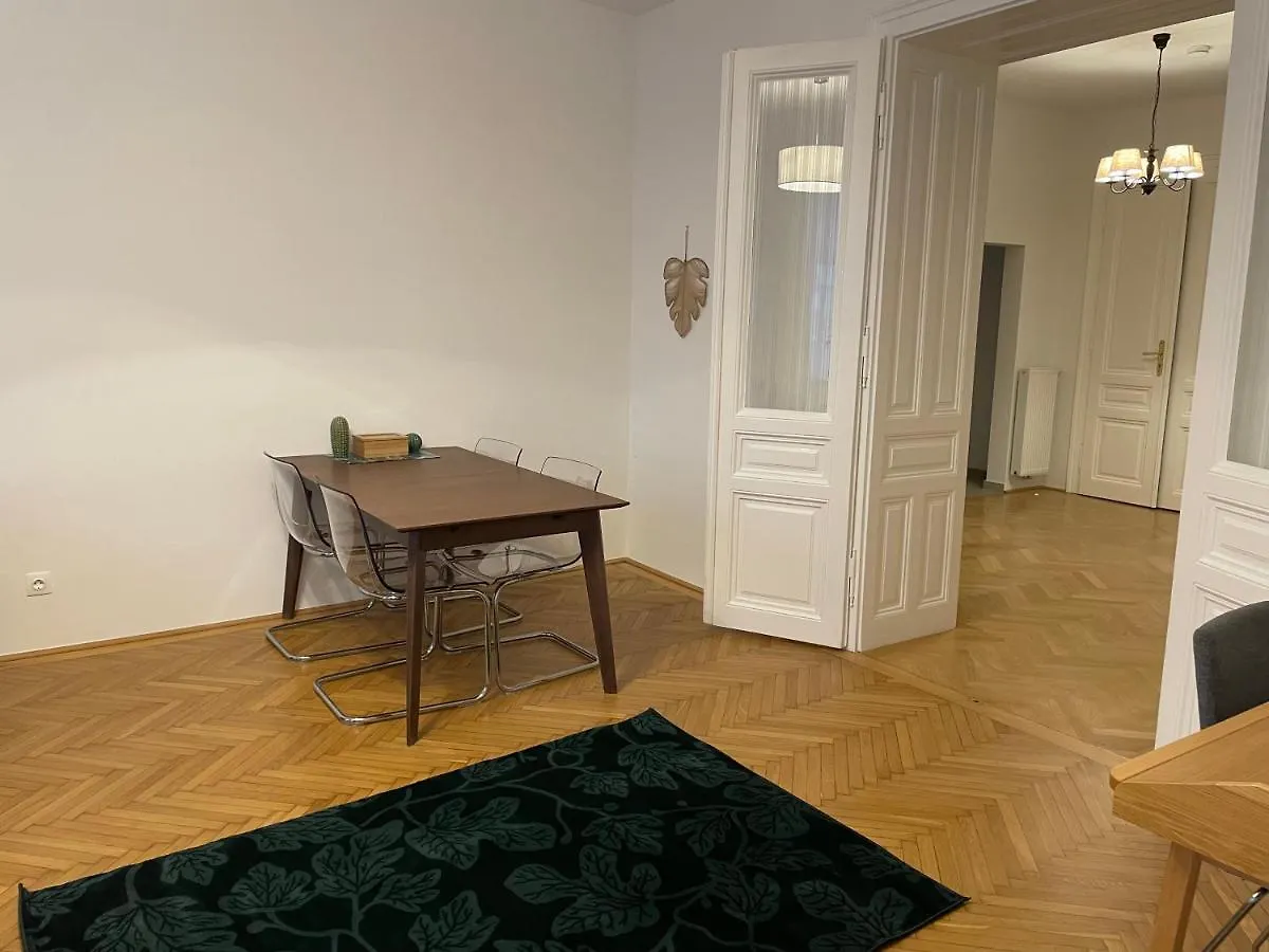 Altbau Traum Mit Klimaanlage Im Zentrum, Ruhelage Viena 0*,  Áustria